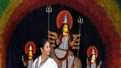 দুর্গাপুজো নিয়ে মমতার ঘোষণা দুর্গাপুজো নিয়ে মমতার ঘোষণা