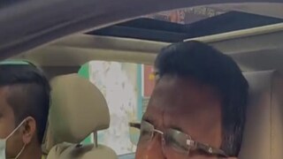 এরই মধ্যে কালীঘাটে মমতা বন্দ্যোপাধ্যায়ের বাড়িতে পৌঁছন কলকাতার প্রাক্তন মেয়র ফিরহাদ হাকিম (Firhad Hakim)। বেশ কিছুক্ষণ সেখানে কাটিয়ে বেরিয়ে যাওয়ার আগে ফিরহাদ বলেন, ''আমি মন্দিরে এসেছিলাম। সবসময় আসি। মমতা বন্দ্যোপাধ্যায়ের বাড়ি আমার কাছে মন্দির।''
জেতার বিষয়ে কতটা আশাবাদী তিনি? ফিরহাদের সাফ জবাব, ''জেতা নয়, আমার কাছে বড় বিষয় আমাকে আমার ওয়ার্ডের কত মানুষ সমর্থন করছেন। আমি আমার জেতার বিষয়ে একেবারেই চিন্তিত নই।''