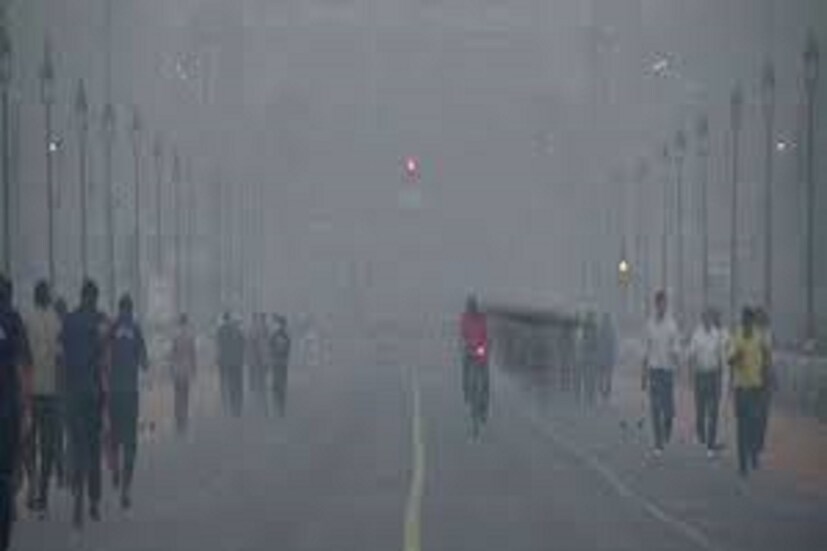 জাঁকিয়ে শীত এবার পড়তে চলেছে গোটা দেশে (Winter in India) ৷ এমনই জানিয়েছে আবহাওয়া দফতর ৷ উত্তরপ্রদেশে (UP) তাপমাত্রার পারা পতন হতে চলেছে ৷ পশ্চিম উত্তরপ্রদেশে (West Uttar Pradesh) দিনের বেলায় অত্যন্ত শীত অনুভব করা যাবে একই সঙ্গে শৈত্যপ্রবাহ (Cold Wave) থেকে কোনও মতেই ছাড় নেই ৷ প্রতীকী ছবি ৷
