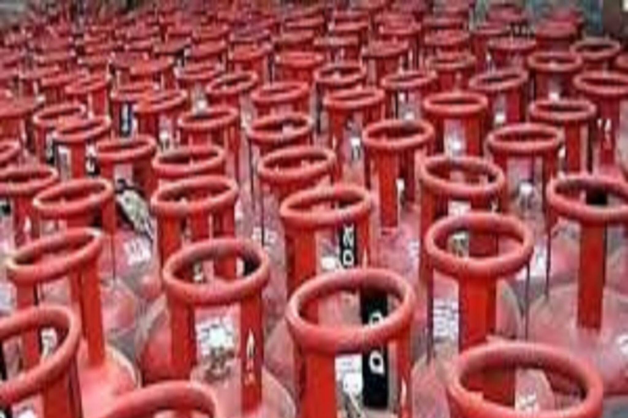 রান্নার গ্যাস বুক করলে একগুচ্ছ সুবিধা! ২৭০০ টাকার বাম্পার লাভ