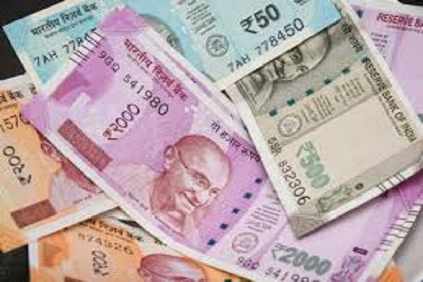 নতুন ওয়েজ কোড চালু (New Wage Code) হলে কর্মচারীদের বেতন পরিকাঠামোতে অনেক বদল আসবে ৷ সেই সমস্ত কর্মীদেরদের কর দিতে হবে বেশি করে ৷ প্রতীকী ছবি ৷