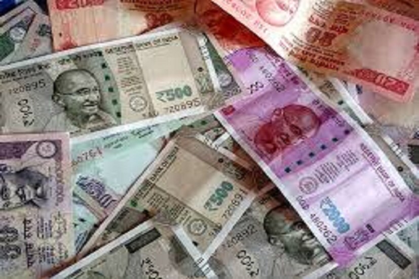 ৫০ শতাংশ সিটিসির (CTC) মধ্যে বিভিন্ন ভাতাকে (Other Allowances) সীমিত রাখতে হবে ৷ তবে যাঁদের আয় কম (Monthly Income) তাঁদের আয়করে চাপ কম পড়বে ৷ প্রভিডেন্ট ফান্ডে (PF Contribution) কন্ট্রিবিউশন বেশি হবে ৷ প্রতীকী ছবি ৷