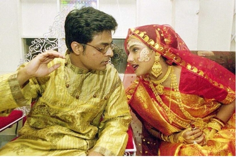 ঋতুপর্ণা সেনগুপ্ত। টলিউডের জনপ্রিয় অভিনেত্রী। বলা যেতে পারে তাঁর মতো দক্ষ অভিনেত্রী খুব কমই আছেন। টলিউডে প্রসেনজিৎ চট্টোপাধ্যায় থেকে চিরঞ্জিত এমনকি নতুন নায়কদের সঙ্গেও জুটি বেঁধে কাজ করেছেন ঋতুপর্ণা। কয়েকদিন আগেই ছিল নায়িকার বিয়ের জন্মদিন। photo source collected ঋতুপর্ণা সেনগুপ্ত। টলিউডের জনপ্রিয় অভিনেত্রী। বলা যেতে পারে তাঁর মতো দক্ষ অভিনেত্রী খুব কমই আছেন। টলিউডে প্রসেনজিৎ চট্টোপাধ্যায় থেকে চিরঞ্জিত এমনকি নতুন নায়কদের সঙ্গেও জুটি বেঁধে কাজ করেছেন ঋতুপর্ণা। কয়েকদিন আগেই ছিল নায়িকার বিয়ের জন্মদিন। photo source collected