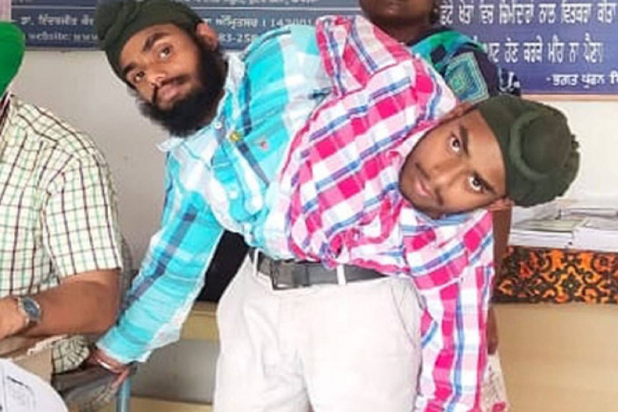 এক অঙ্গে দুই ভাই! সরকারি চাকরি পেল বিরল যমজ ভাই সোহনা ও মোহনা!