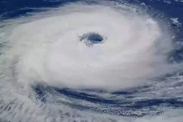 ঘণ্টায় ১০০ কিমি গতিবেগে তোলপাড় করার সম্ভাবনা! স্কুল বন্ধ-পরীক্ষা বাতিল