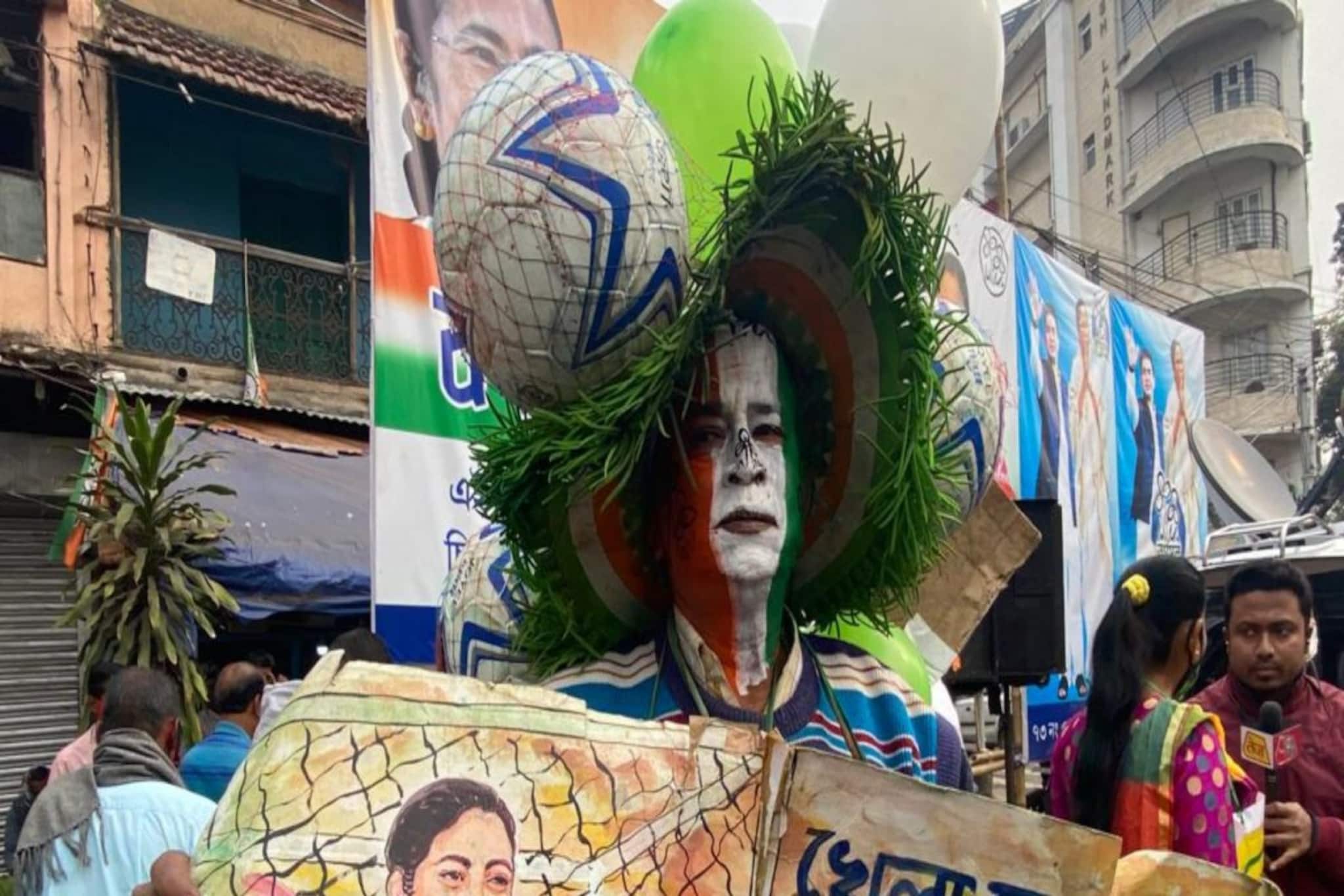 উৎসবের মেজাজে কালীঘাট! মমতার বাড়ির সামনে শুরু 'খেলা হবে' গান...