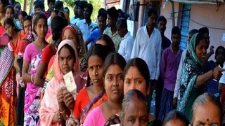 নির্বাচন কমিশনের নিয়ম অনুযায়ী, কোনও কেন্দ্রে মোট যা ভোট পড়বে তার ছয় ভাগের এক ভাগ ভোট না পেলেই প্রার্থীর জামানত বাজেয়াপ্ত হয়েছে বলে গণ্য করা হয়৷ সেক্ষেত্রে মনোনয়ন জমা দেওয়ার সময় জামানত হিসাবে যে টাকা  প্রার্থী নির্বাচন কমিশনে জমা রাখেন, তা আর ফেরত পাবেন না।