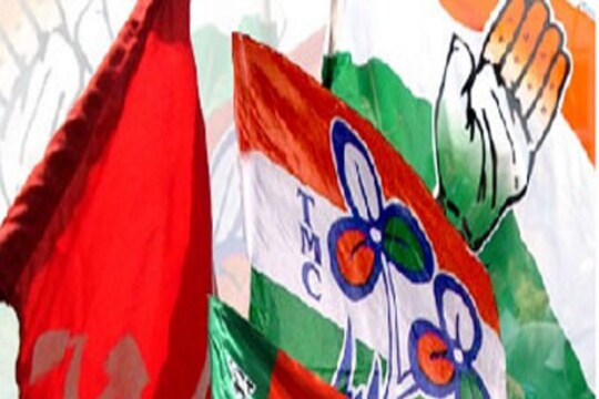 বিরোধীদের জামানত বাজেয়াপ্ত হওয়া নিয়ে তৃণমূলের কটাক্ষ, 'ভোট পাখি হয়ে লাভ নেই৷ সারা বছর মানুষের সাথে থাকতে হয়। মানুষ তাই উচিত জবাব দিয়েছেন। আমরা সারা বছর মানুষের সঙ্গে থাকি। তাই আমাদের জয় এসেছে। ' তৃণমূলের বক্তব্য অবশ্য একযোগে উড়িয়ে দিয়েছে তিন বিরোধী দল বিজেপি-বাম-কংগ্রেস৷