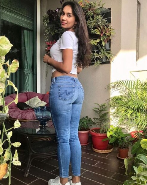 রাজনীতি অবশ্য আয়েশরার কাছে নতুন নয়, তাঁর বাবা নরহরি প্যাটেল দু’বার পঞ্চায়েত নির্বাচনে জিতে গ্রামের সরপঞ্চ হয়েছেন