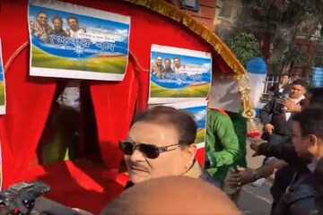 ভোট বাজারে হঠাৎ পালকি নিয়ে হাজির মদন মিত্র, কারণ নাকি নরেন্দ্র মোদি!