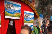ভোট বাজারে হঠাৎ পালকি নিয়ে হাজির মদন মিত্র, কারণ নাকি নরেন্দ্র মোদি! ভোট বাজারে হঠাৎ পালকি নিয়ে হাজির মদন মিত্র, কারণ নাকি নরেন্দ্র মোদি!