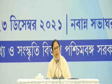নবান্ন সভাঘরে মুখ্যমন্ত্রী মমতা বন্দ্যোপাধ্যায়। 