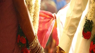 ভারতে অ্যারেঞ্জ ম্যারেজ বা সম্বন্ধ করে বিয়ে পছন্দ করেন এমন মানুষের সংখ্যাও নেহাত কম নয়। লাভ আফটার ম্যারেজের তত্বে (Arranged Marriage what to ask) বিশ্বাসী এমন যুগলের সংখ্যাও যথেষ্ট। ভারতে অ্যারেঞ্জ ম্যারেজ বা সম্বন্ধ করে বিয়ে পছন্দ করেন এমন মানুষের সংখ্যাও নেহাত কম নয়। লাভ আফটার ম্যারেজের তত্বে (Arranged Marriage what to ask) বিশ্বাসী এমন যুগলের সংখ্যাও যথেষ্ট।