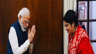 মোদি সাক্ষাতে লকেট