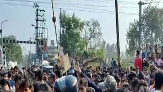 ট্রেনের মধ্যে ভয়ঙ্কর কাণ্ড