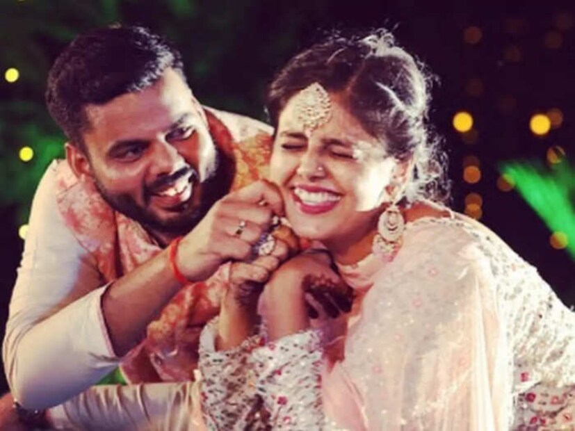 জানা যাচ্ছে নিজের বিয়েতে চিরাচরিত সেই কন্যাদানের প্রথাই হতে দেননি তপস্যা পরিহার। এই বিষয়ে তপস্যা জানাচ্ছেন, ছোটবেলা থেকেই তাঁর মনে হত যে কীভাবে ইচ্ছার বিরুদ্ধে কেউ তাঁর কন্যাদান করতে পারেন? তারপর এই বিষয়ে তিনি তাঁর পরিবারের সঙ্গে আলোচনা করেন এবং সেটা তাঁর পরিবারের সকলেই মেনে নেন। এরপর পাত্রপক্ষকেও এই বিষয়ে রাজি করানো হয়।