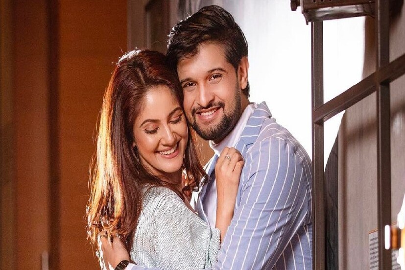 *পর্দায় জুটি না বাঁধলেও ইনস্টাগ্রাম রিল তৈরিতে তাঁদের জুড়ি মেলা ভার। ফ্যানেদের হতাশ না করে তৃণা-নীল নিত্যদিন ভিডিও, ছবি পোস্ট করেন। সোশ্যাল মিডিয়া দেখলেই স্পষ্ট হবে, দু'জনের ফলোয়ার সংখ্যাই টলিউড বহু তারকাকে ১০ গোল দেবে। সংগৃহীত ছবি। 