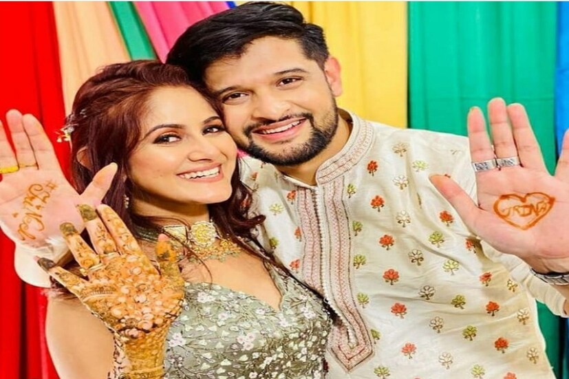 *কোনও গল্পকথা নয়, একেবারে ঠিক পড়ছেন আপনি। রানি মুখোপাধ্যায়ের স্বামী আদিত্য চোপড়ার প্রযোজনা সংস্থা Yash Raj Films  নজরে পড়েছেন তাঁরা। সংস্থার পক্ষ থেকে ভালোবাসা পেয়েছেন নীল-তৃণা। সংগৃহীত ছবি। 