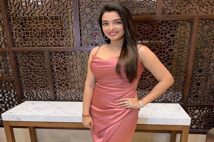 আম্রপালী দুবে ভোজপুরী সিনেমা দিয়েই কেরিয়ারের শুরু করেন।  ভোজপুরী ছবিতে কাজ করার জন্য জাতীয় পুরস্কারও জিতে নেন তিনি।  (Image: Instagram)