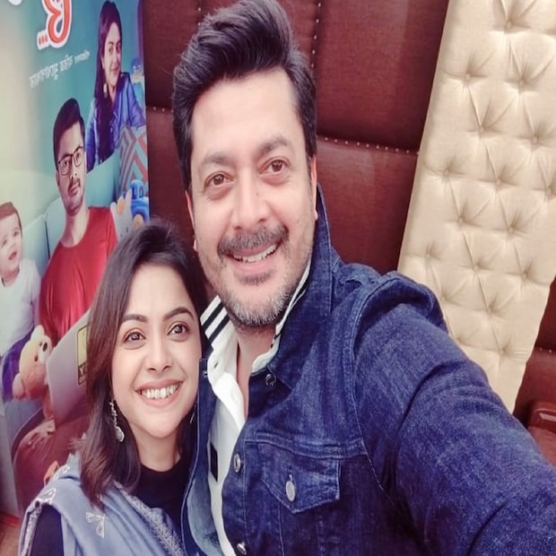 'বাবা, বেবি ও '(Baba Baby O), যিশু সেনগুপ্ত (Jisshu Sengupta) অভিনীত এই ছবি মুক্তি পেতে চলেছে আগামী বছরের শুরুতেই। ছবির পরিচালক অরিত্র মুখোপাধ্যায়। ছবিতে যিশুর পাশাপাশি দেখা যাবে সোলাঙ্কি রায়কে (Solanki Roy)। ছোটপর্দার জনপ্রিয় মুখ সোলাঙ্কি। photo source Instagram 