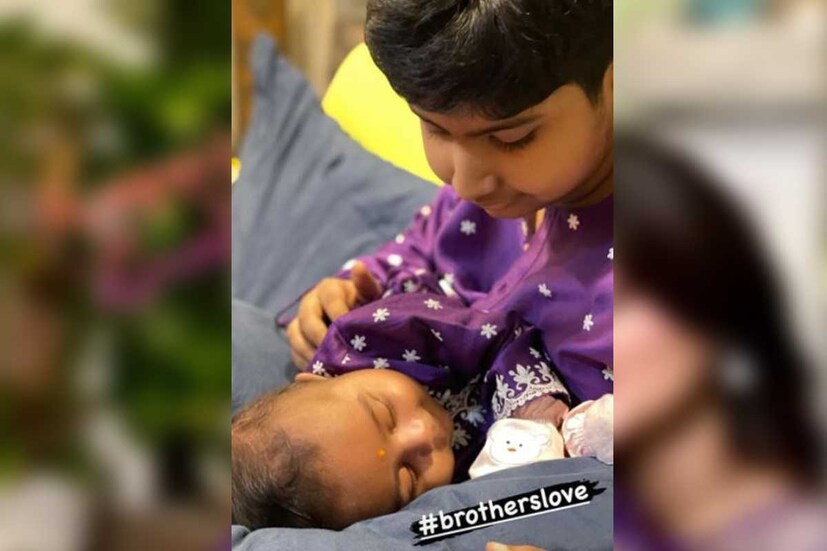 দীপাবলিতে সন্তানের ছবি প্রকাশ্যে এনেছিলেন নুসরত। সঙ্গে ছিলেন যশও। যশও তাঁর বড় ছেলের ছবি সেদিন প্রকাশ্যে আনেন। আর এবার যশের কোলে ছোট্ট ঈশানের ছবি পোস্ট করলেন নুসরত। 