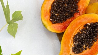 ৬) একেবারে খালি পেটে নয়। দুধ-কর্নফ্লেক্সের সঙ্গে ফল খান। যে কোনও ফলই ত্বকের জন্য ভাল। তবে চেষ্টা করুন পাকা পেঁপে খাওয়ার। পাকা পেঁপে  হজম শক্তি ভাল রাখে। হজম শক্তি ভাল থাকলে ত্বকও ভাল থাকে।
