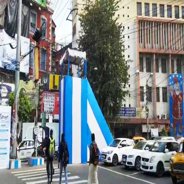 রাতে নাকা চেকিং ও জমায়েত হতে পারে এমন এলাকায় পুলিশ নজরদারি থাকবে বলে জানিয়েছেন কলকাতার পুলিশ কমিশনার সোমেন মিত্র। পাশাপাশি গঙ্গাবক্ষেও নজরদারি চালাবে পুলিশ। 