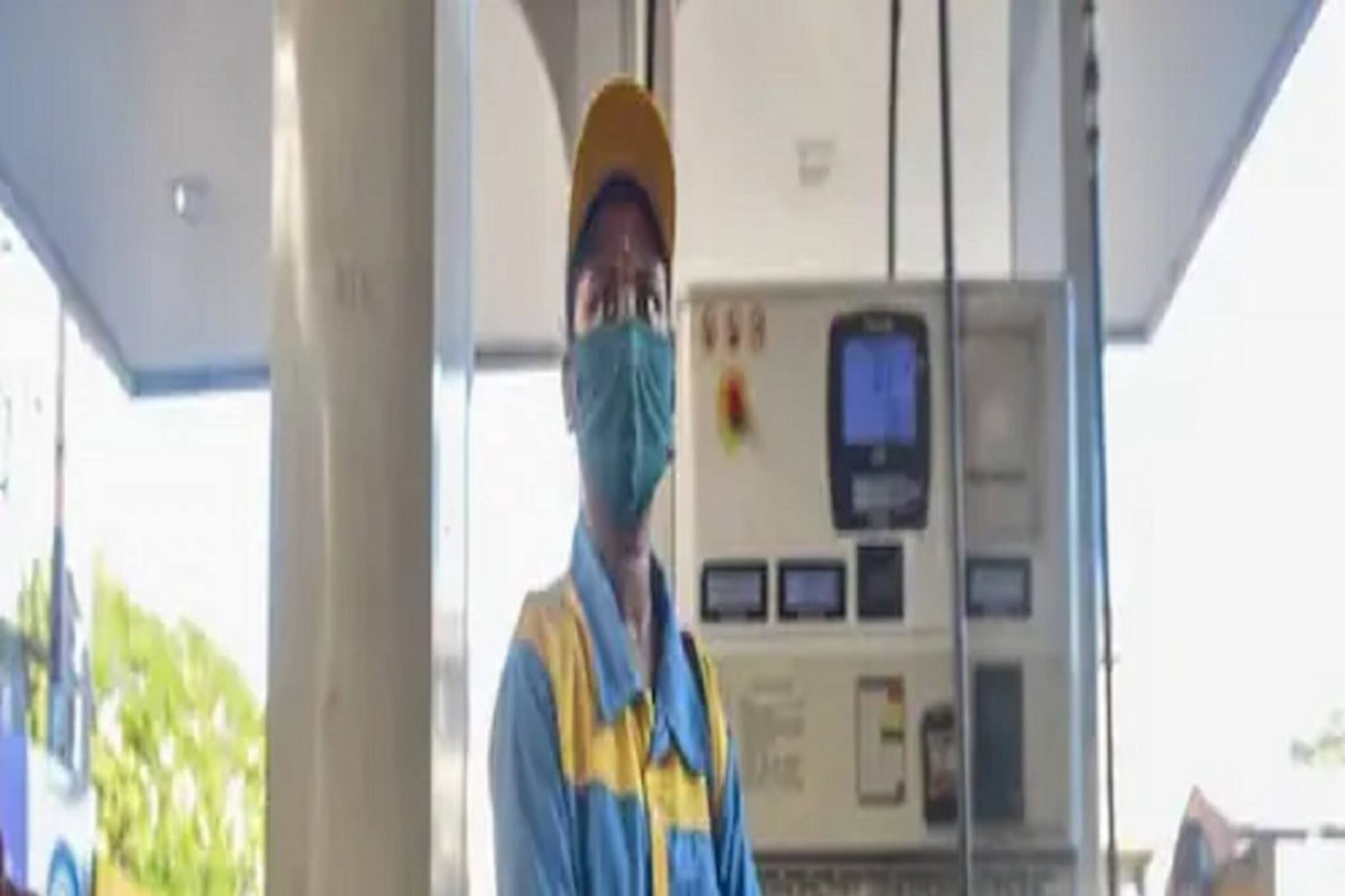 দিল্লিতে প্রতি লিটারে ৮ টাকা দাম কমল পেট্রোলের, আপনার শহরে কত হল দেখে নিন....