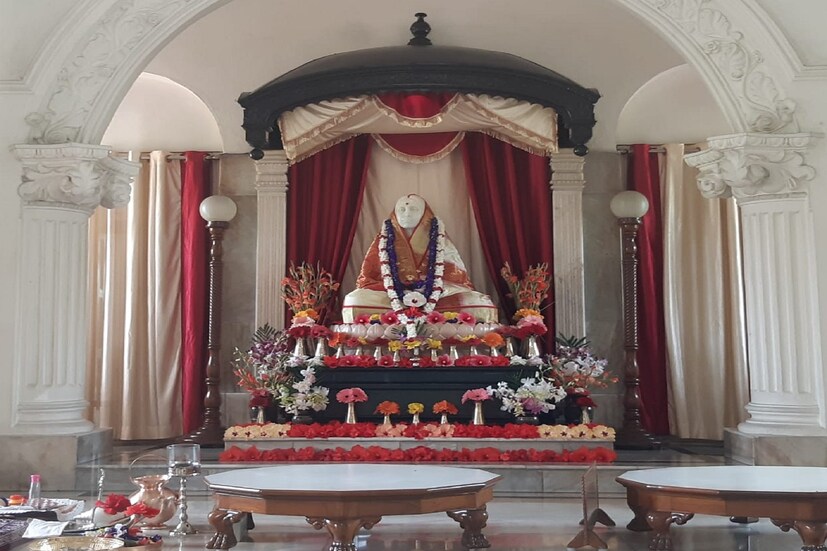 আজ সারদা মায়ের (Sarada Maa) ১৬৯ তম জন্মতিথি। সেই উপলক্ষ্যে সকাল থেকেই সেজে উঠেছে শ্রী শ্রী মা সারদার জন্মভূমি বাঁকুড়ার জয়রামবাটি। মা সারদার ১৬৯ তম জন্মতিথি উপলক্ষ্যে ভক্ত সমাগম জয়রামবাটি মাতৃমন্দিরে। সকাল থেকেই নানান অনুষ্ঠানের মধ্য দিয়ে পালিত হচ্ছে এই বিশেষ দিনটি।  