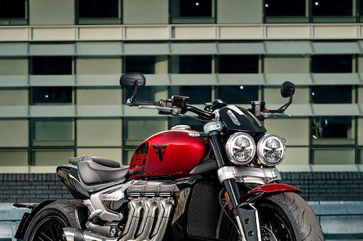 Triumph Rocket 3 221: Hobby to buy at least one super bike in life! Check out this model from Triumph