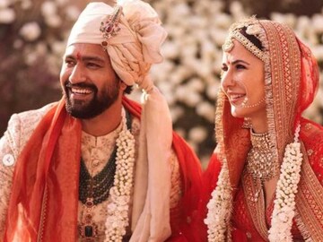 আমরা নতুন যাত্রা শুরু করলাম! প্রকাশ্যে নবদম্পতি ভি-ক্যাটের প্রথম ছবি আমরা নতুন যাত্রা শুরু করলাম! প্রকাশ্যে নবদম্পতি ভি-ক্যাটের প্রথম ছবি