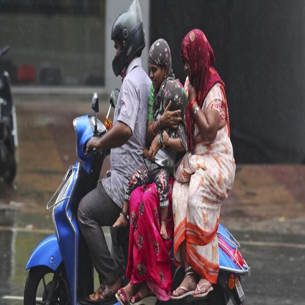 দক্ষিণ থাইল্যান্ডের নিম্নচাপ ঘূর্ণাবর্তে পরিণত হয়েছে। এটি ক্রমশ দক্ষিণ আন্দামান সাগরে ঢুকছে। এদিন এটি শক্তি বাড়িয়ে গভীর নিম্নচাপ রূপে পশ্চিম ও উত্তর-পশ্চিম দিকে অগ্রসর হয়ে ক্রমশ দক্ষিণ-পূর্ব পূর্ব-মধ্য বঙ্গোপসাগর এ অবস্থান করবে বলে জানা গিয়েছে। শক্তি সঞ্চয় করে সেখানেই ঘূর্ণিঝড়ে পরিণত হবে এই গভীর নিম্নচাপ। শনিবার সকালে জাওয়াদের উত্তর অন্ধ্রপ্রদেশ অথবা ওড়িশা উপকূলে আছড়ে পড়ার সম্ভাবনা।