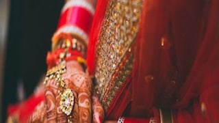 ৩) প্রশ্ন করা যেতে পারে, 'সন্তানের বিষয়ে তোমার ভাবনা কী?' জেনে নিন তিনি সন্তান সম্পর্কে কী ভাবেন। কারণ আজকাল সন্তান না হওয়াটা বা সন্তান ধরণের না ইচ্ছে হওয়াটা খুব সাধারণ ব্যাপার। যদি সন্তান না হয় আপনাদের কোনও কারণে, দুজনের মধ্যে কারও কোনোরকম অক্ষমতা থাকে, সেক্ষেত্রে তার মনোভাব কী হবে সেটা জেনে রাখা অত্যন্ত জরুরি। ৩) প্রশ্ন করা যেতে পারে, 'সন্তানের বিষয়ে তোমার ভাবনা কী?' জেনে নিন তিনি সন্তান সম্পর্কে কী ভাবেন। কারণ আজকাল সন্তান না হওয়াটা বা সন্তান ধরণের না ইচ্ছে হওয়াটা খুব সাধারণ ব্যাপার। যদি সন্তান না হয় আপনাদের কোনও কারণে, দুজনের মধ্যে কারও কোনোরকম অক্ষমতা থাকে, সেক্ষেত্রে তার মনোভাব কী হবে সেটা জেনে রাখা অত্যন্ত জরুরি।