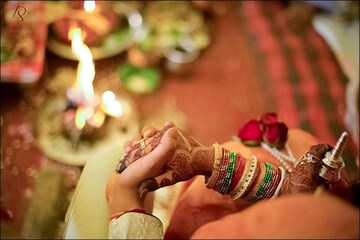 প্রেম মানে না কোনও বাধা! ঘরে বউ, শাশুড়িকে নিয়ে নতুন পৃথিবী তৈরিতে ফেরার জামাই