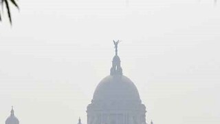 তবে বড়দিনে এই তাপমাত্রা বেশ কয়েক ডিগ্রি ওপরে উঠবে বলেই জানিয়েছে আবহাওয়া দফতর। কিছুটা কমবে শীতের কামড়।