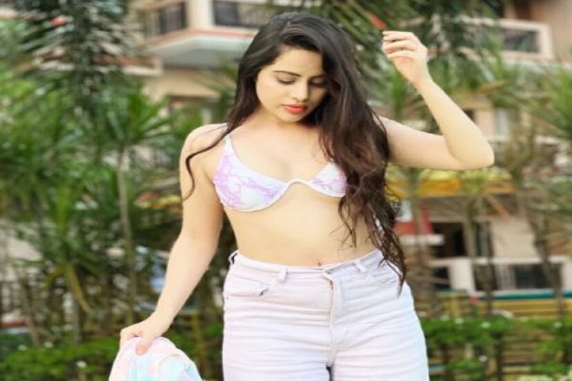 টেলিভিশনের সব থেকে জনপ্রিয়া তারকা উর্ফি জাভেদ ৷ বিগ বস ওটিটি (Bigg Boss OTT) থেকেই তিনি আস্তে আস্তে জনপ্রিয়তা পেয়েছেন ৷ বরত্মানে তিনি সোশ্যাল মিডিয়ার অত্যন্ত চর্চিত চরিত্র ৷ যেকোনও পোস্ট করলেই তাতে জমিয়ে রিঅ্যাকশন দেন ভক্তরা ৷ এই পোস্ট উর্ফি জাভেদ (Urfi Javed) বর্ণনা দিয়েছেন জীবনের একটি মুহূর্ত ছিল যখন তিনি ভেবেছিলেন যে তিনি হেরে গিয়েছেন ৷ তাই একবার আত্মহত্যা করার কথাও ভেবেছিলেন উর্ফি জাভেদ ৷ ছবি সৌজন্যে ইনস্টাগ্রাম ৷ টেলিভিশনের সব থেকে জনপ্রিয়া তারকা উর্ফি জাভেদ ৷ বিগ বস ওটিটি (Bigg Boss OTT) থেকেই তিনি আস্তে আস্তে জনপ্রিয়তা পেয়েছেন ৷ বরত্মানে তিনি সোশ্যাল মিডিয়ার অত্যন্ত চর্চিত চরিত্র ৷ যেকোনও পোস্ট করলেই তাতে জমিয়ে রিঅ্যাকশন দেন ভক্তরা ৷ এই পোস্ট উর্ফি জাভেদ (Urfi Javed) বর্ণনা দিয়েছেন জীবনের একটি মুহূর্ত ছিল যখন তিনি ভেবেছিলেন যে তিনি হেরে গিয়েছেন ৷ তাই একবার আত্মহত্যা করার কথাও ভেবেছিলেন উর্ফি জাভেদ ৷ ছবি সৌজন্যে ইনস্টাগ্রাম ৷