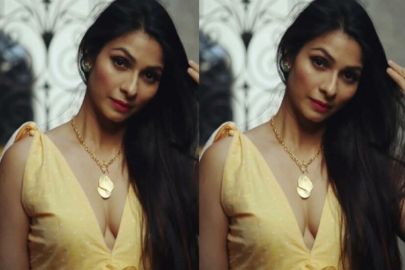 তানিশা মুখোপাধ্যায় (Tanisha Mukherji) ইনস্টাগ্রামে অত্যন্ত সক্রিয় ৷ তাঁর বোল্ড ছবি সব সময়েই ঝড় তোলে সোশ্যাল মিডিয়ায় ৷ স্টানিং ছবিতেই সব সময়ে ঝড় তোলেন তানিশা ৷ ছবি সৌজন্যে ইনস্টাগ্রাম ৷