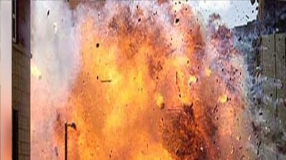 বর্ধমানে যাত্রীবোঝাই সরকারি বাসে বোমা উদ্ধার। প্রতীকী ছবি। বর্ধমানে যাত্রীবোঝাই সরকারি বাসে বোমা উদ্ধার। প্রতীকী ছবি।