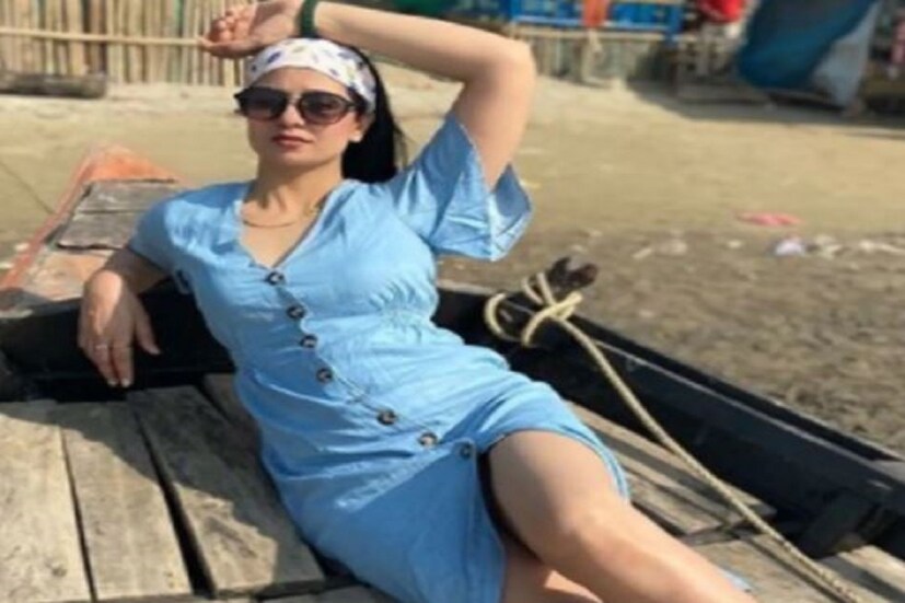 ভারতীয় ক্রিকেট দলের পেসার মহম্মদ শামির (Mohammad Shami) স্ত্রী হাসিন জাহান (Hasin Jahan) সোশ্যাল মিডিয়ায় অত্যন্ত সক্রিয় ৷ হাসিন জাহান (Hasin Jahan) সোমবারে একটি ছবি সোশ্যাল মিডিয়ায় শেয়ার করেছেন যার ক্যাপশনে লিখেছেন ৬ বোতল রক্ত বেরিয়ে গিয়েছে ৷ বেশ কয়েকজন ভক্ত জিজ্ঞাসা করতে শুরু করেছেন ৷ ছবি সৌজন্যে ইনস্টাগ্রাম ৷