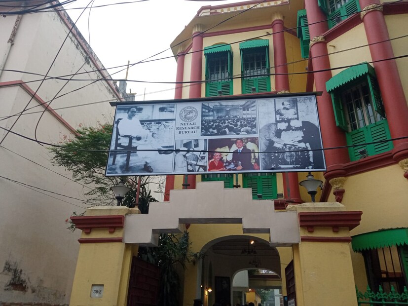 *নেতাজির জন্মদিন উপলক্ষে সাজিয়ে তোলা হয়েছে এলগিন রোডের বাড়িটি।  
