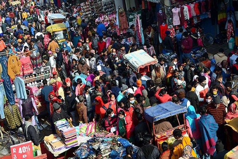 রবিবারের তুলনায় দেশজুড়ে করোনাভাইরাসের দৈনিক সংক্রমণ খানিকটা কমলেও, চিন্তা বাড়াচ্ছে ওমিক্রন স্ট্রেনের দাপট (India Coronavirus Update)। কেন্দ্রীয় স্বাস্থ্য মন্ত্রকের সোমবারের স্বাস্থ্য বুলেটিন অনুযায়ী, গত ২৪ ঘণ্টায় করোনায় আক্রান্ত হয়েছেন মোট ২ লক্ষ ৫৮ হাজার ৮৯ জন (India Coronavirus Update)।
