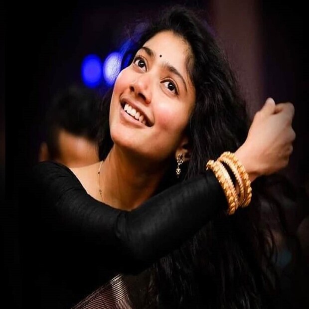 চুলের বৃদ্ধি চুল কেরাটিন প্রোটিন দিয়ে তৈরি। চুলের সামগ্রিক জীবনচক্রকে বিস্তৃতভাবে তিনটি পর্যায়ে শ্রেণীবদ্ধ করা যেতে পারে: প্রথম পর্যায়টি হল যখন চুল বাড়তে থাকে এবং অনেক বছর ধরে স্থায়ী হয়, দ্বিতীয়টি একটি ট্রানজিশনাল ফেজ এবং শেষ পর্যায়ে চুল পড়ে যায় এবং নতুন চুল গজায়। যখন শরীর ওজন কম করার চাপ নেয় তখন মানুষের চুল অকালে দ্বিতীয় পর্যায়ে প্রবেশ করে এবং পড়ে যায়। চুলের বৃদ্ধির হার ব্যক্তিভেদে পরিবর্তিত হয়। গড়ে বলা হয় এক মাসে চুল আধা ইঞ্চি বেড়ে যায়।