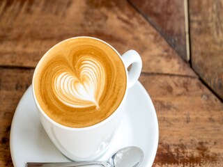 কফি
যৌন মিলনের ২০ মিনিট আগে কফি (Coffee) খেতে পারেন। এতে থাকা ক্যাফিন ও অ্যান্টি অক্সিডেন্ট শরীর ও মন চাঙ্গা রাখে। ফলে, যৌন মিলনে আগ্রহ পাবেন। সঙ্গমের ইচ্ছে বাড়বে।
