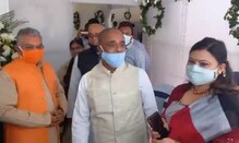 সৌজন্যের রাজনীতি খড়্গপুরে, মাতৃহারা তৃণমূল নেতা প্রদীপ সরকারের বাড়িতে দিলীপ ঘোষ সৌজন্যের রাজনীতি খড়্গপুরে, মাতৃহারা তৃণমূল নেতা প্রদীপ সরকারের বাড়িতে দিলীপ ঘোষ