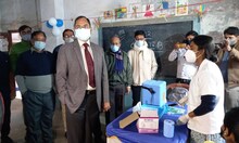 ১৫ থেকে ১৮ বছর বয়সী পড়ুয়াদের কোভিড টিকাকরণ চলছে মুর্শিদাবাদে