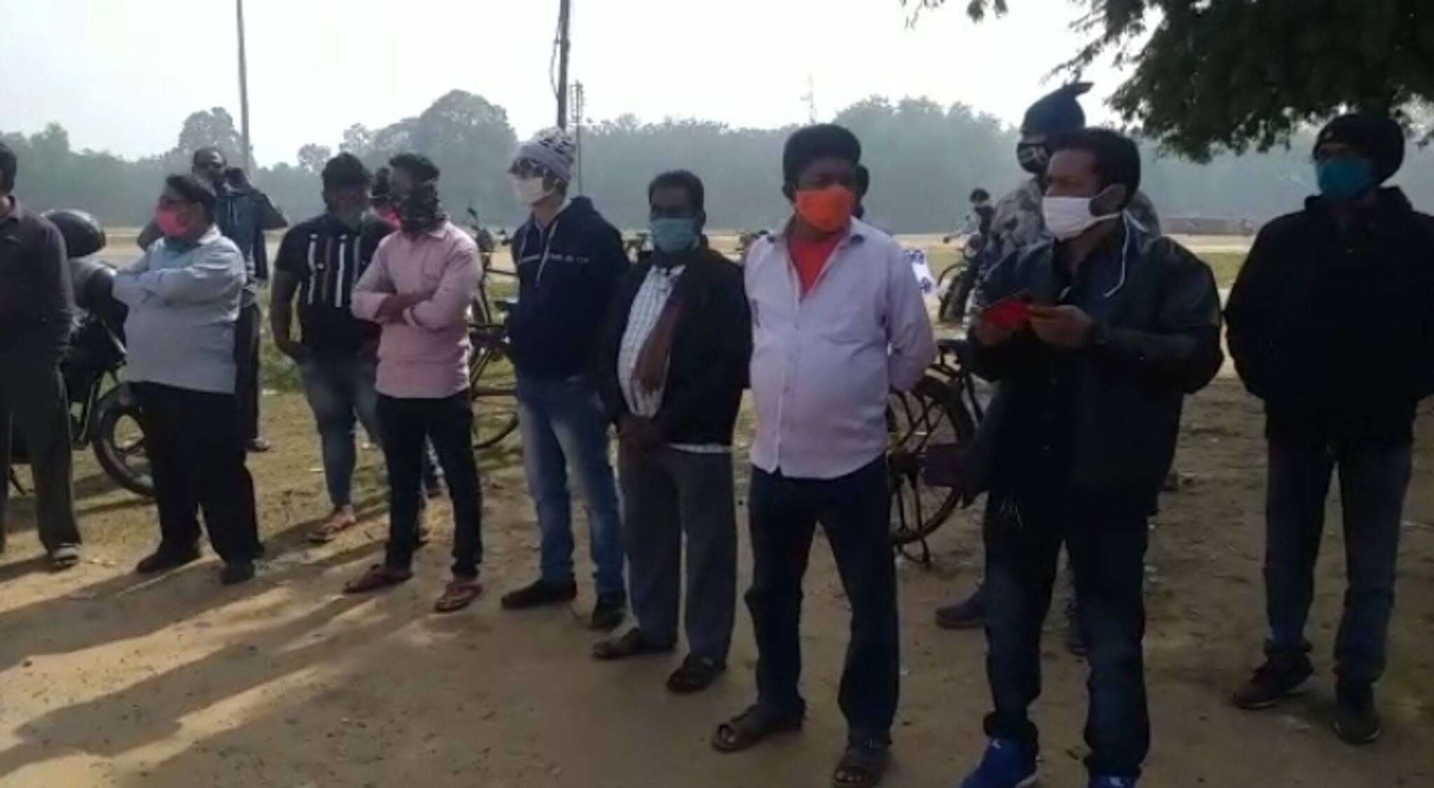 Paschim Bardhaman: খুলতে দেওয়া হোক সেলুন, পার্লার, বিক্ষোভ ক্ষৌরকার সমিতির