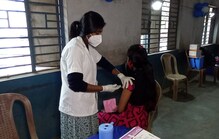 মুর্শিদাবাদ জেলায় প্রতিদিন পনেরো থেকে আঠারো বছর বয়স্কদের গড়ে তিরিশ হাজার ভ্যাকসিন দেওয়া চলছে মুর্শিদাবাদ জেলায় প্রতিদিন পনেরো থেকে আঠারো বছর বয়স্কদের গড়ে তিরিশ হাজার ভ্যাকসিন দেওয়া চলছে