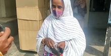 কুড়িয়ে পাওয়া ব্যাগ ফিরিয়ে দিয়ে সততার নজির গড়ল ভাতারের সিভিক ভলেন্টিয়ার কুড়িয়ে পাওয়া ব্যাগ ফিরিয়ে দিয়ে সততার নজির গড়ল ভাতারের সিভিক ভলেন্টিয়ার