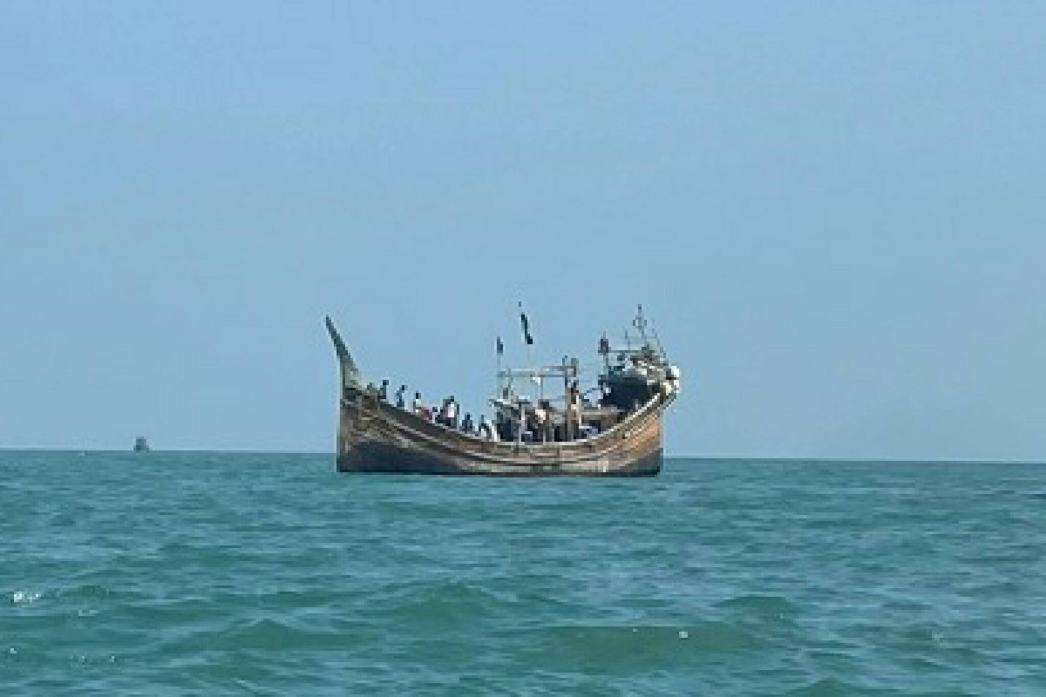 বাড়ি ফিরল কুড়িজন বাংলাদেশি মৎস্যজীবী দল