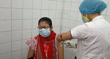 তৃতীয়বার টিকা পাচ্ছেন ভোট কর্মীরা।